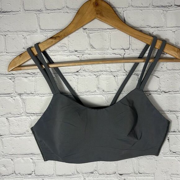 Lululemon Women’s Gray Sports Bra Size 4 - Picture 1 of 4